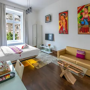 מלון Andrassy Thai בודפשט