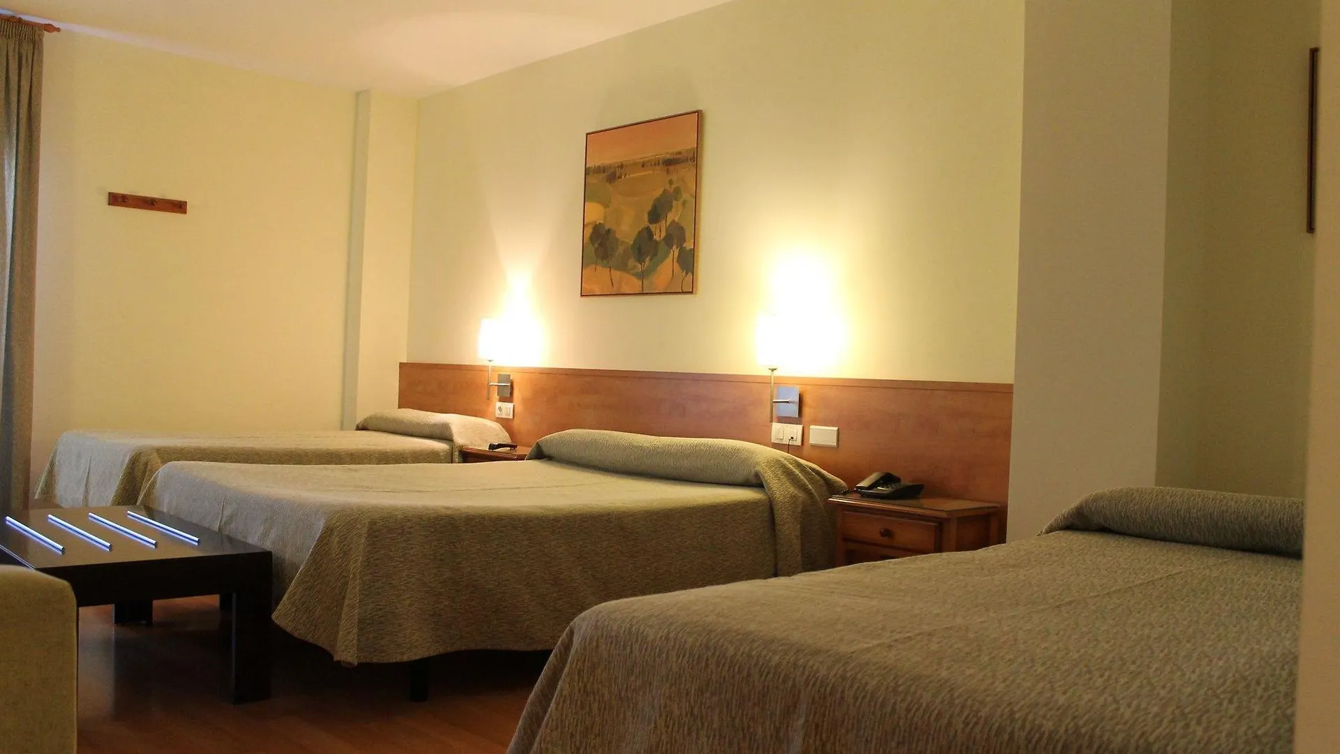 Hotel Flora Parc Castelldefels 3*,